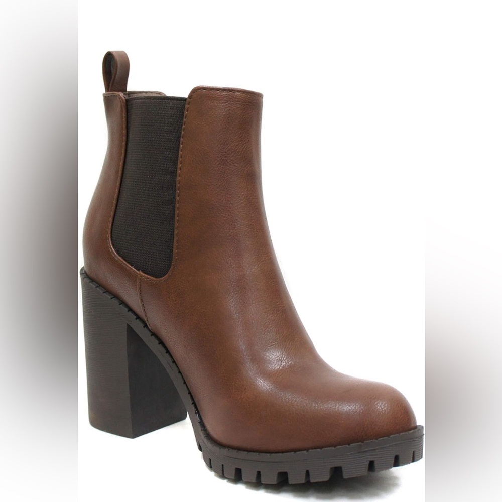 New Soda Glove - Ankle Boot w/Lug Sole Elastic Gore and Chunky Heel